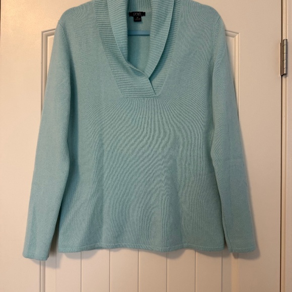 Prive 100% Cashmere Women’s Long Sleeve V- Neck Aqua Sweater Pullover Size M - Picture 1 of 7